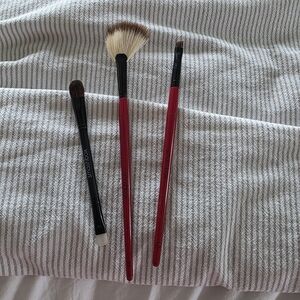 Makeup Brush Set with Red and Black Handles